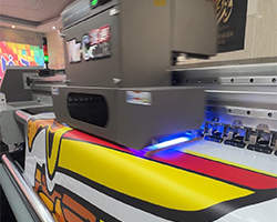 استیکر شیشه ای